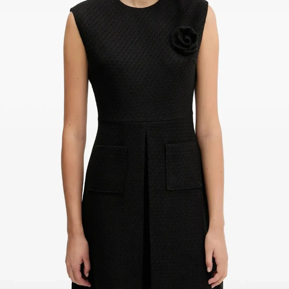 Платье мини с цветочным декором