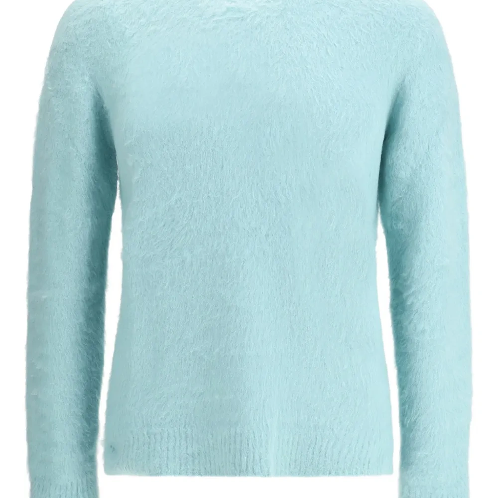 Свитер с круглым вырезом