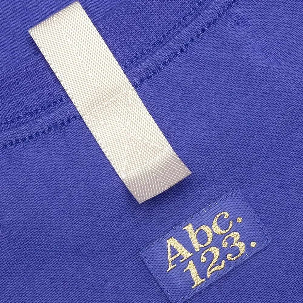 Футболка с длинными рукавами и карманом