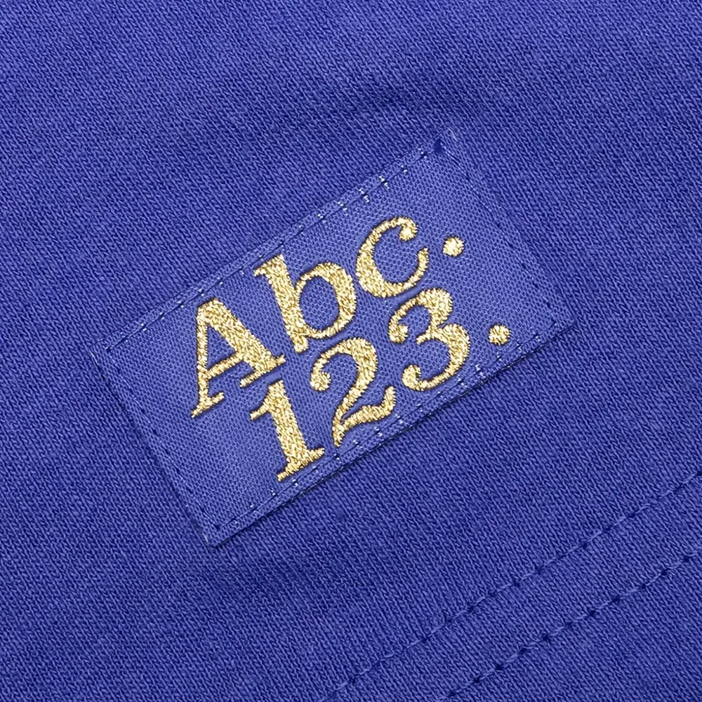 Футболка с длинными рукавами и карманом