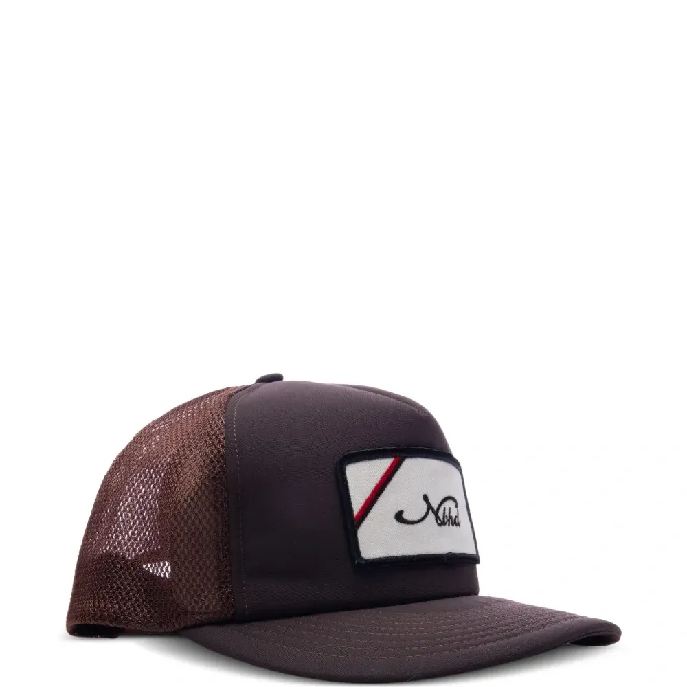 Бейсболка с нашивкой-логотипом