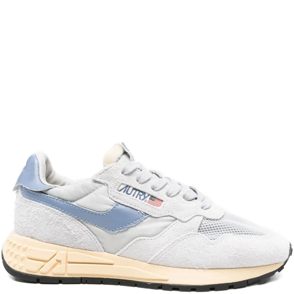 Кроссовки с сетчатыми вставками