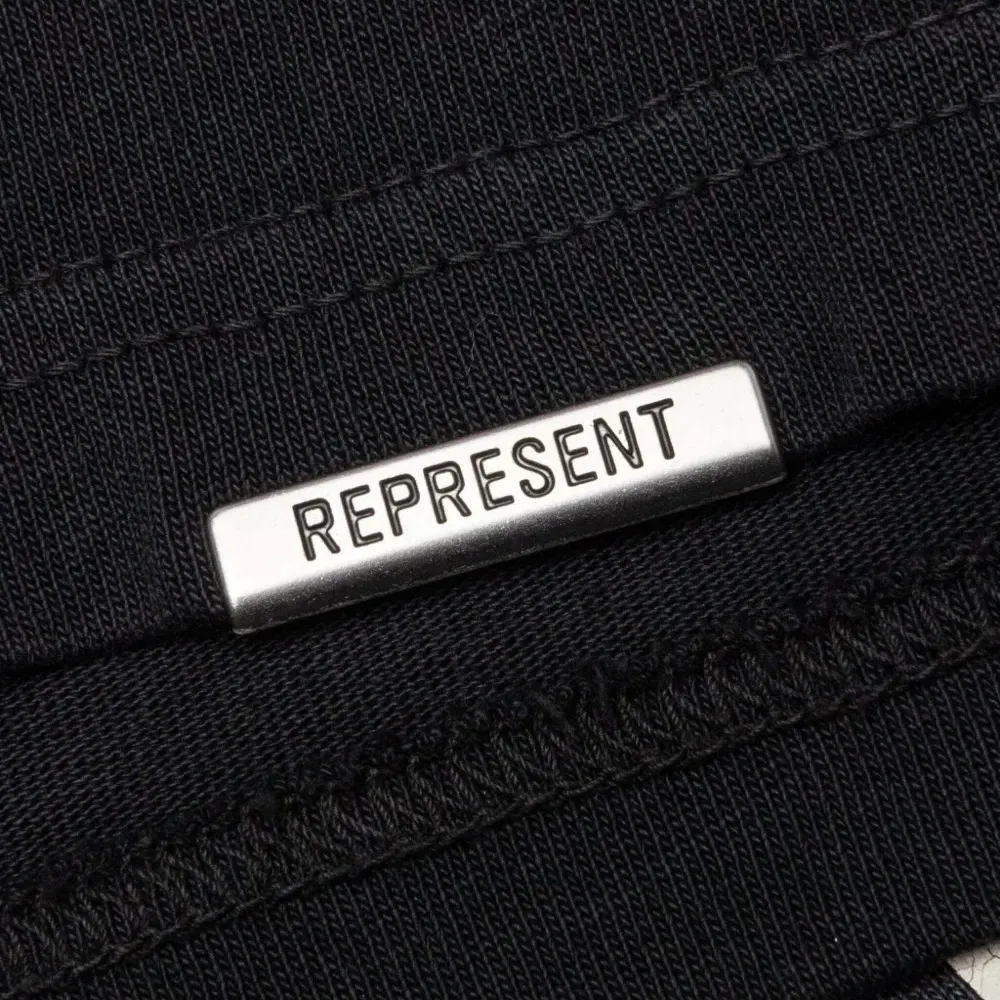 Футболка с логотипом из коллаборации с Feature