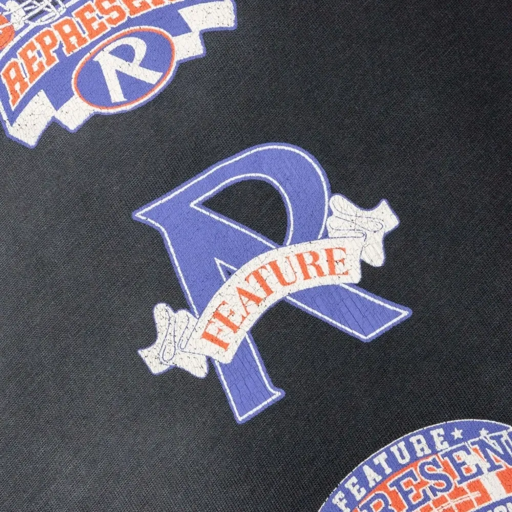 Футболка с логотипом из коллаборации с Feature