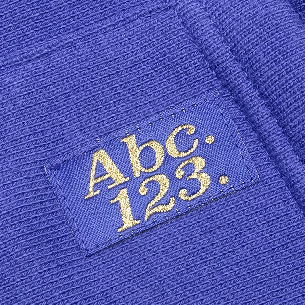 Худи с вышитым логотипом Худи с вышитым логотипом