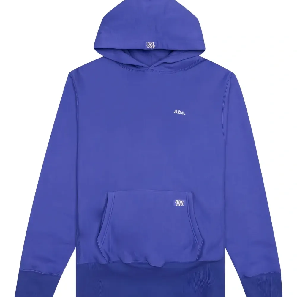 Худи с вышитым логотипом Худи с вышитым логотипом