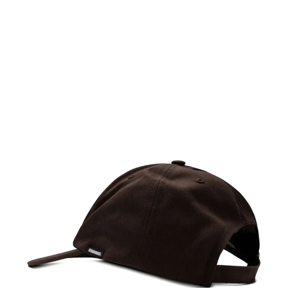 Бейсболка с вышитой монограммой