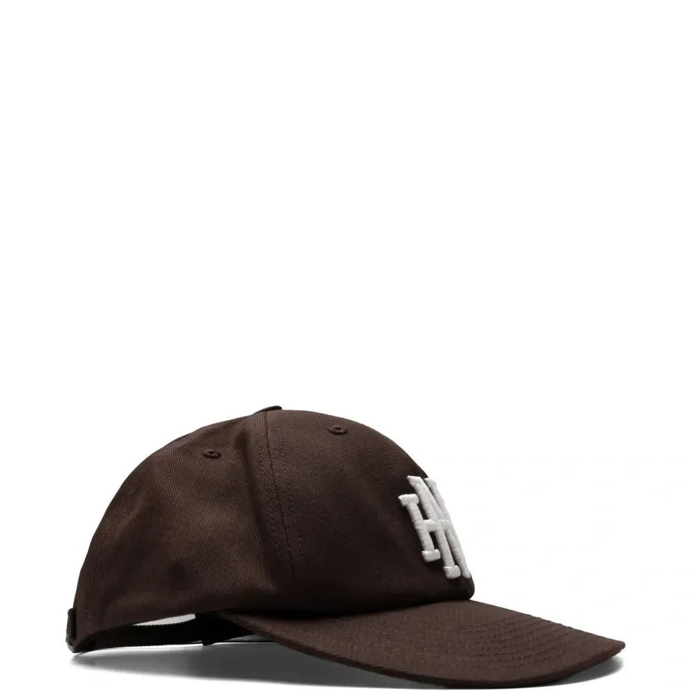 Бейсболка с вышитой монограммой