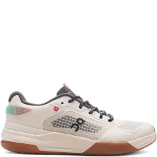 Кроссовки с логотипом