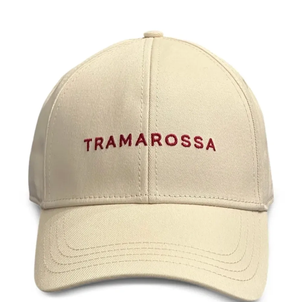 Бейсболка с вышитым логотипом