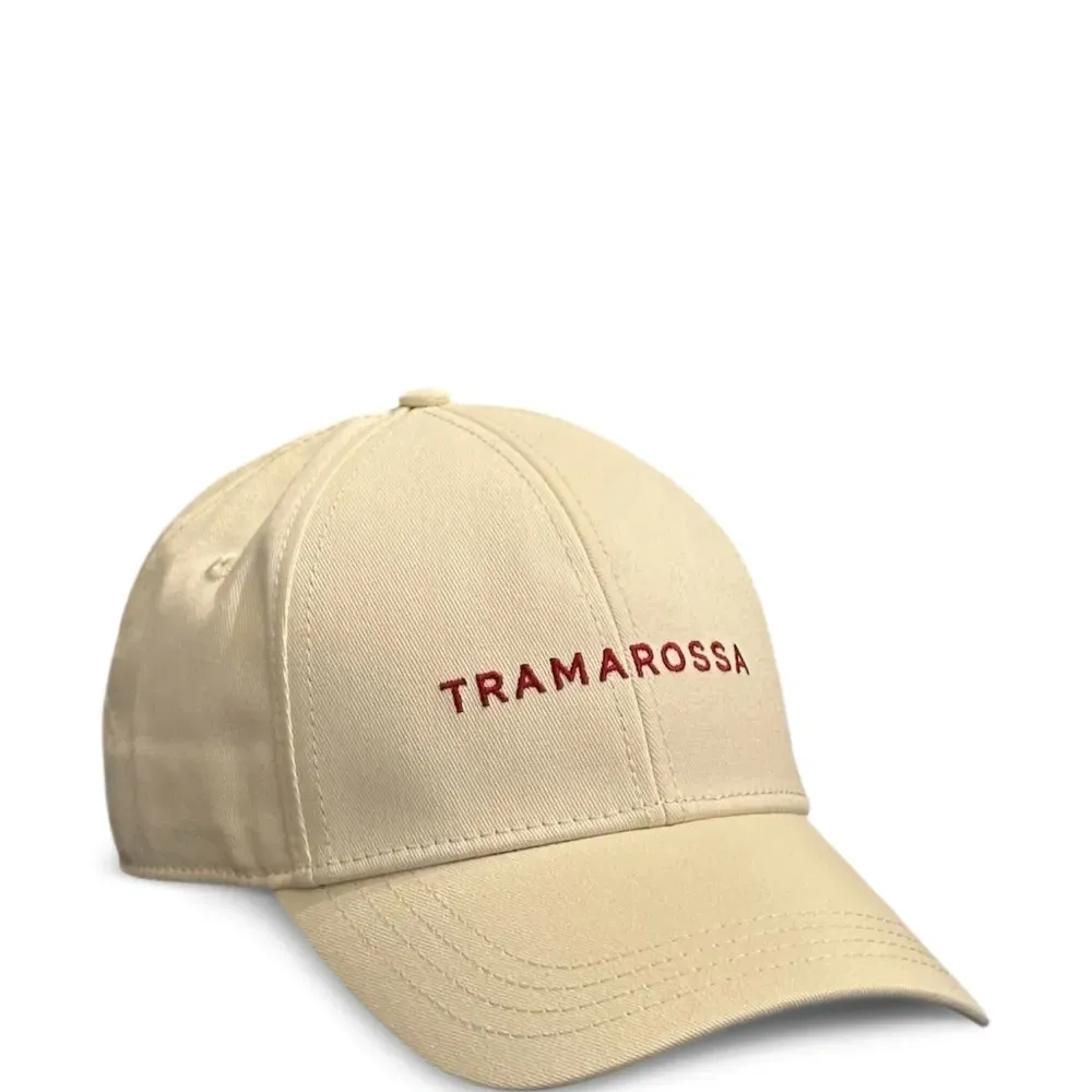 Бейсболка с вышитым логотипом