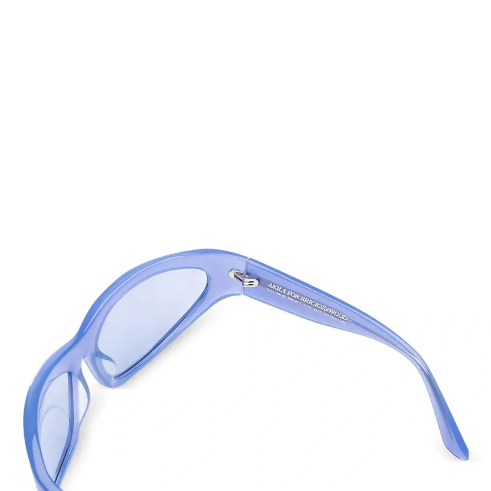 Солнцезащитные очки Lomita из коллаборации с Bricks & Wood Солнцезащитные очки Lomita из коллаборации с Bricks & Wood