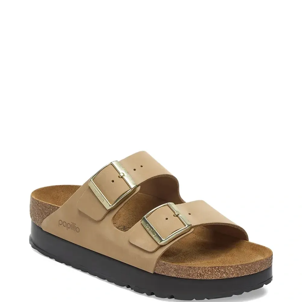 Шлепанцы на платформе с пряжками Шлепанцы на платформе с пряжками