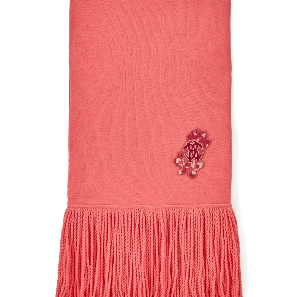 Шарф с логотипом и бахромой