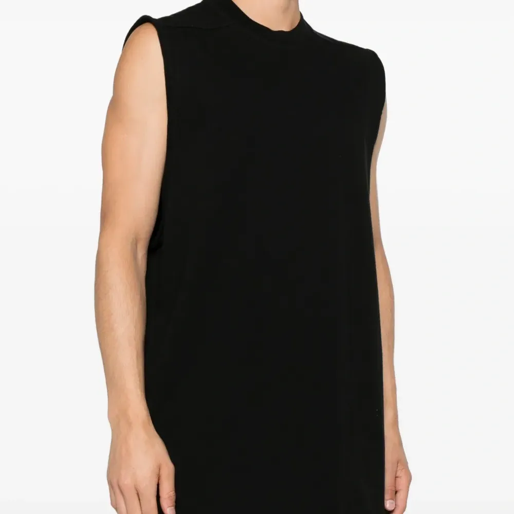 Топ без рукавов с круглым вырезом