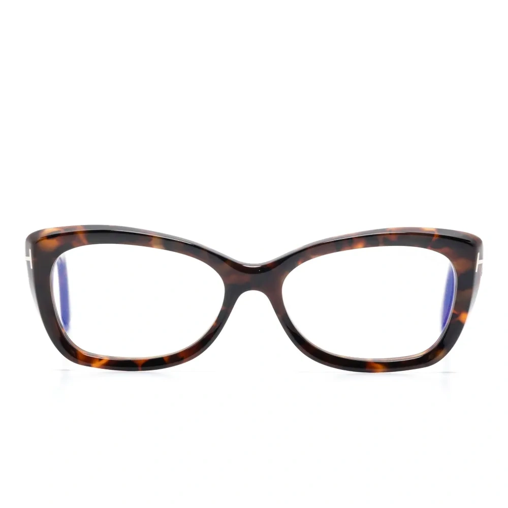 Очки в оправе 'кошачий глаз'