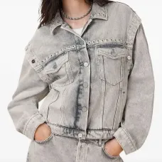 Джинсовая куртка с люверсами Джинсовая куртка с люверсами