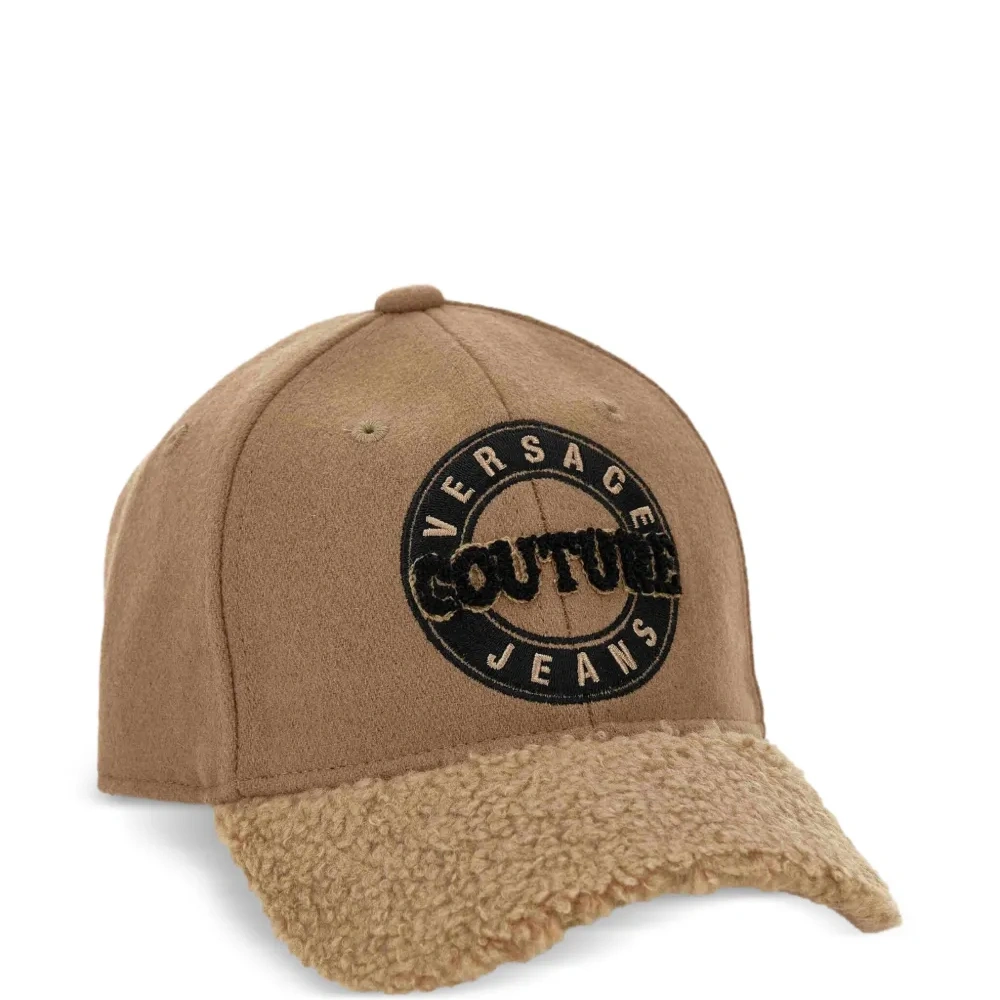 Бейсболка с вышитым логотипом Бейсболка с вышитым логотипом