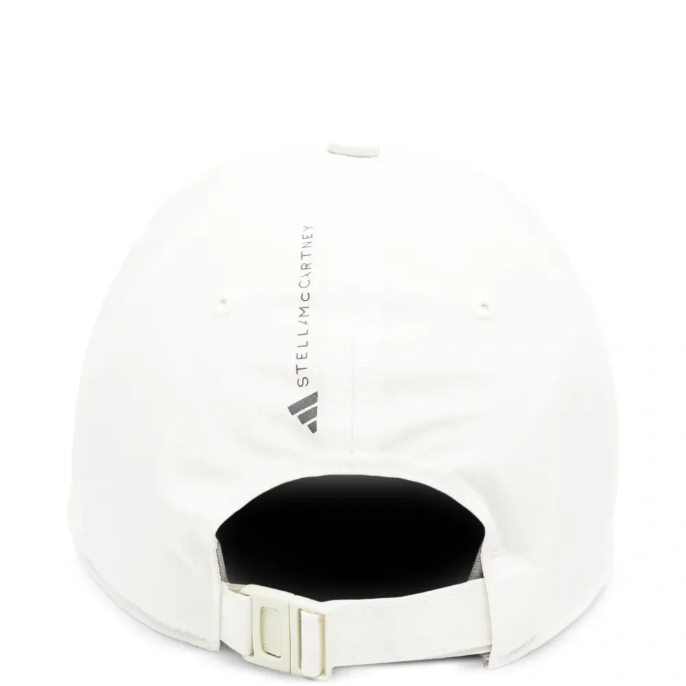 Бейсболка с нашивкой-логотипом