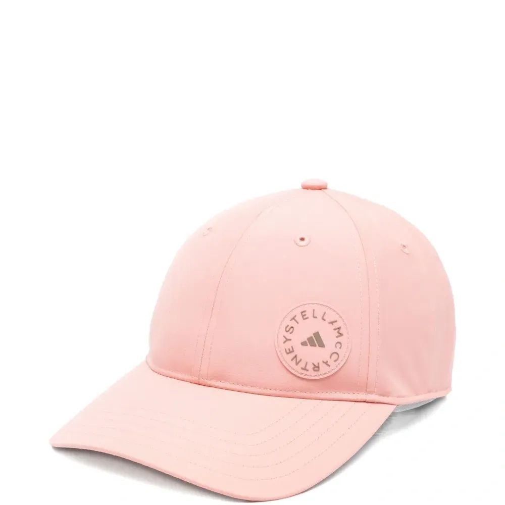 Бейсболка с нашивкой-логотипом