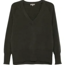 Джемпер с V-образным вырезом