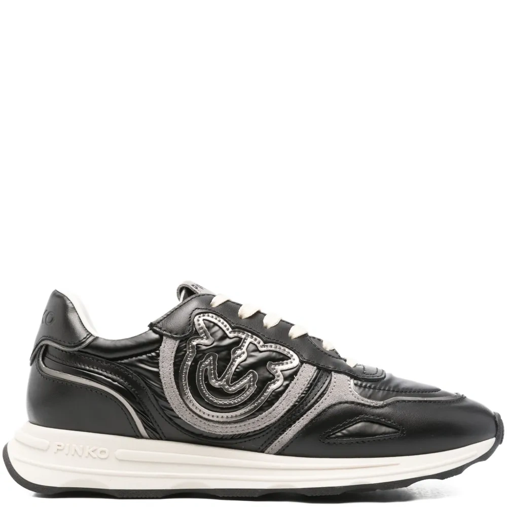 Кроссовки с логотипом