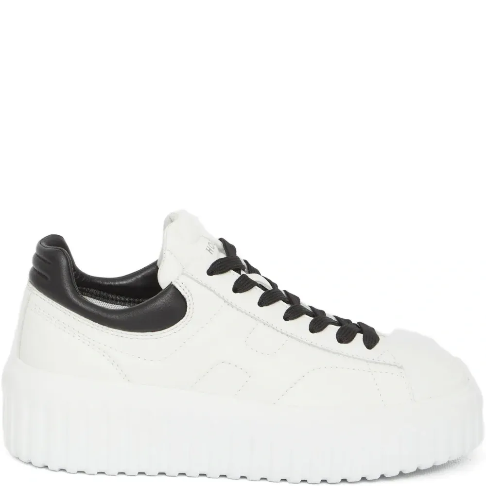 Кроссовки с логотипом