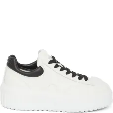 Кроссовки с логотипом