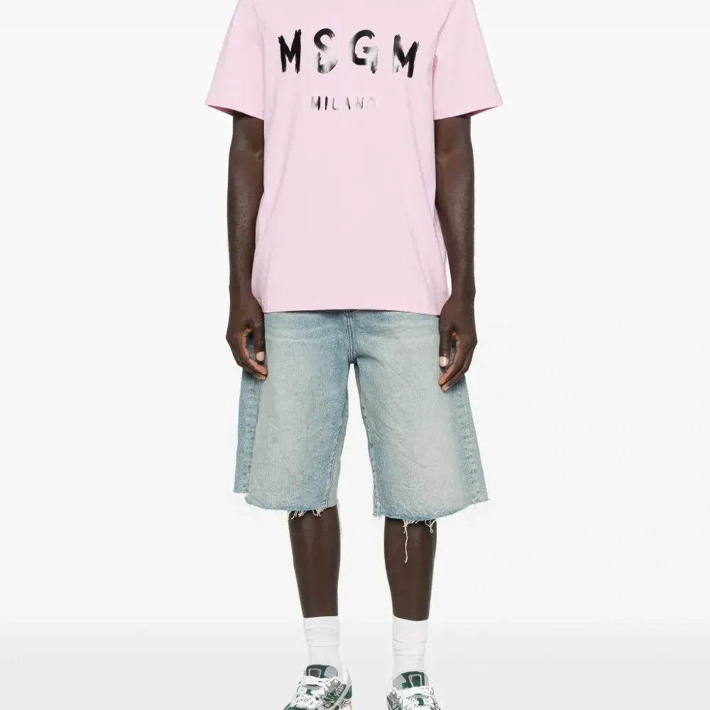 Футболка с логотипом