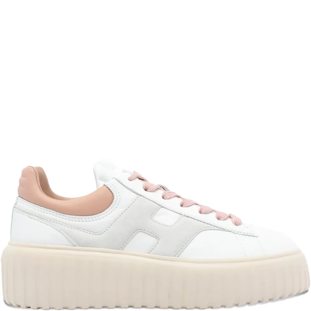 Кроссовки с логотипом