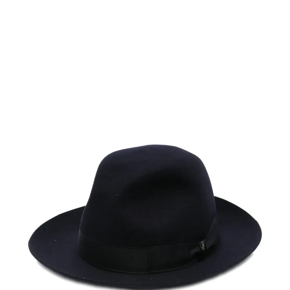 шляпа с широкими полями