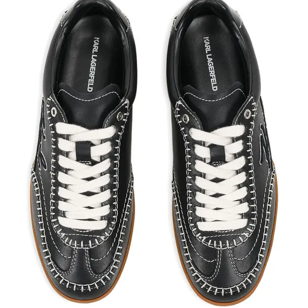 Кроссовки с декоративной строчкой