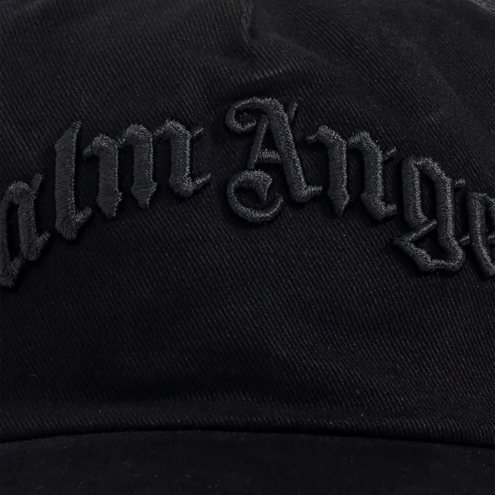 Бейсболка с вышитым логотипом