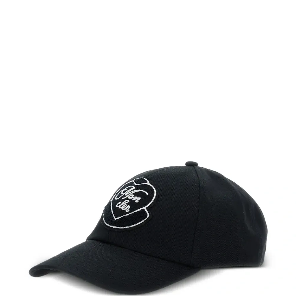 Бейсболка с нашивкой