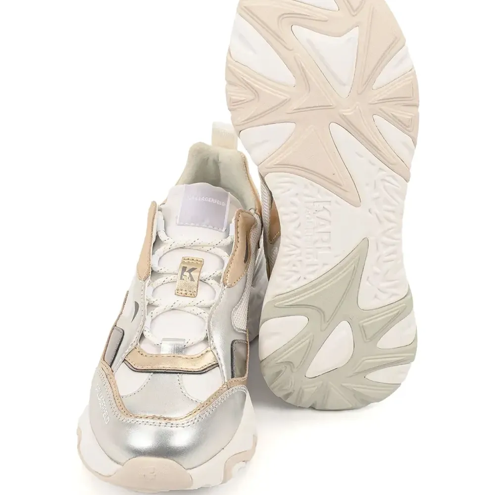 Кроссовки с логотипом