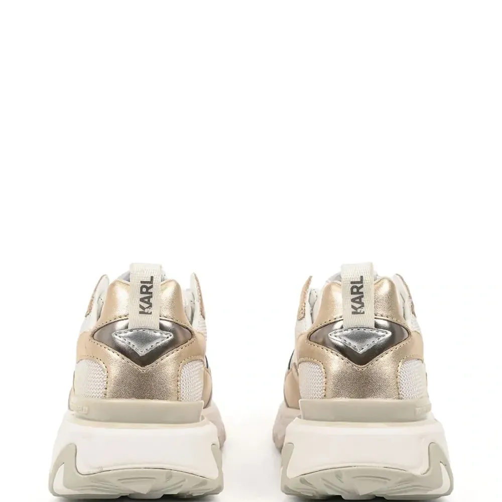 Кроссовки с логотипом