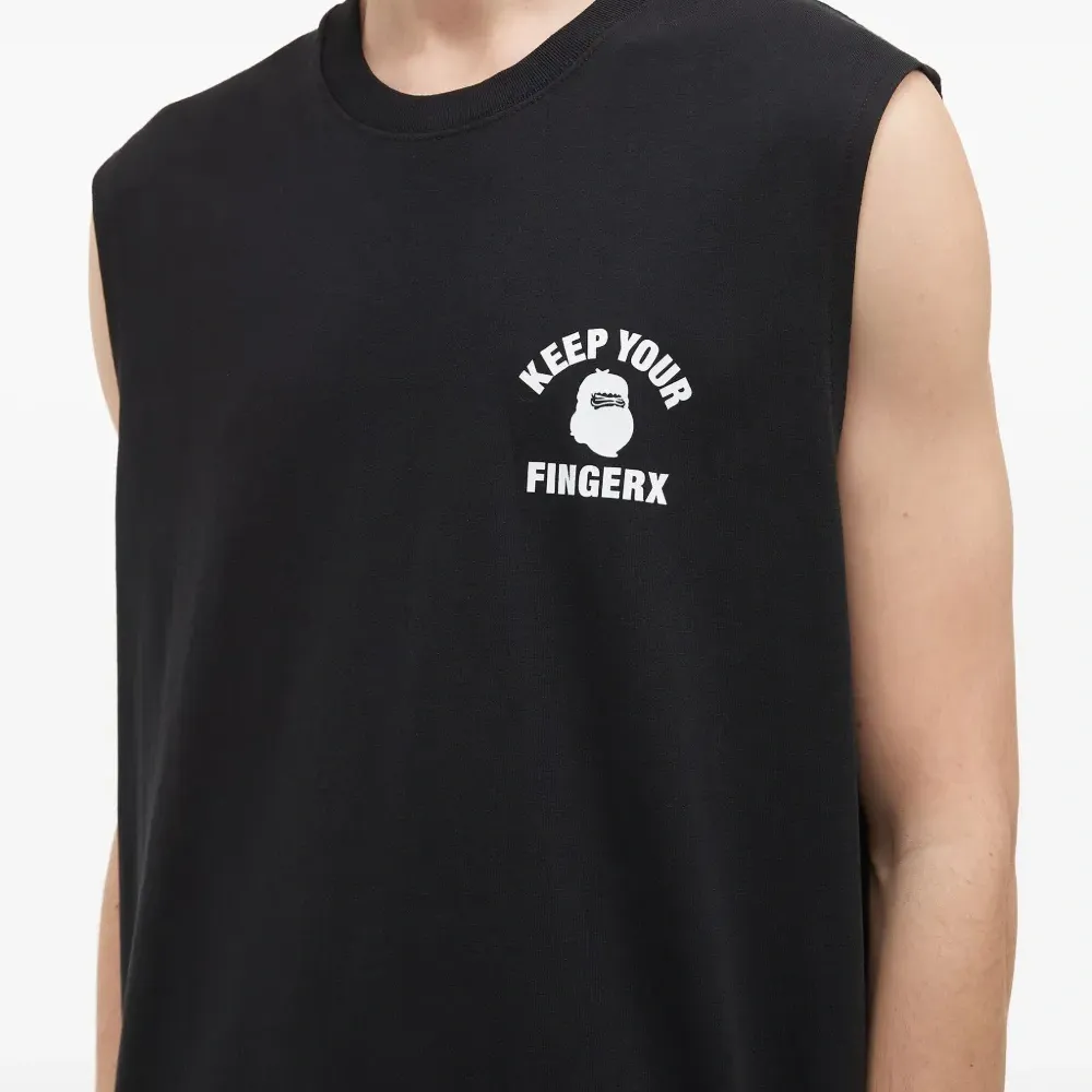 топ с графичным принтом