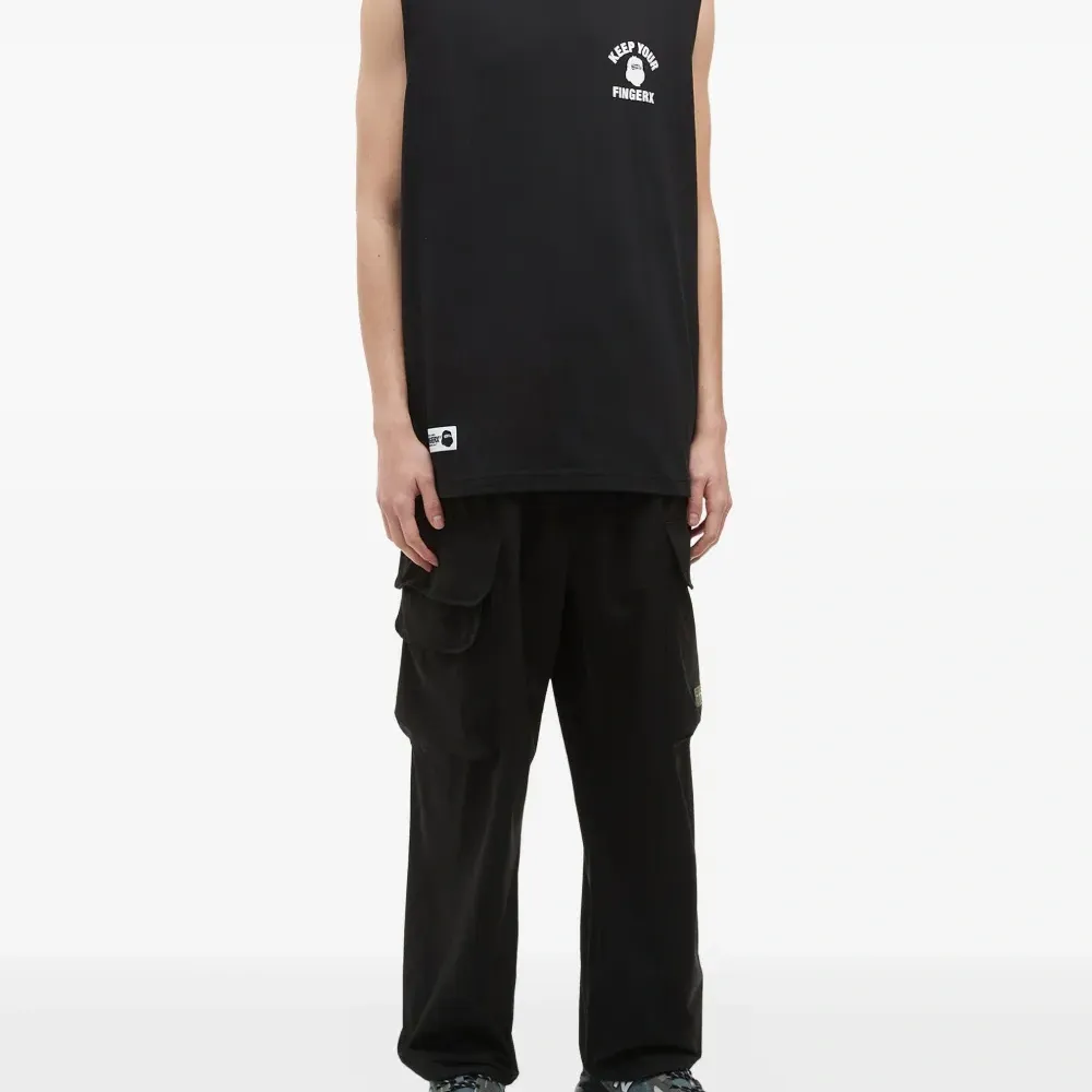 топ с графичным принтом