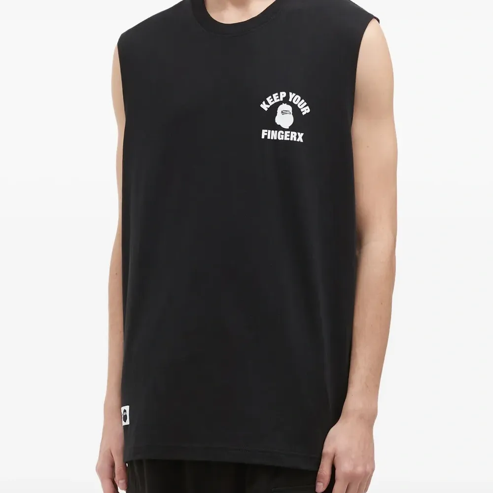 топ с графичным принтом