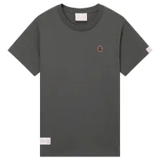 футболка с вышитым логотипом