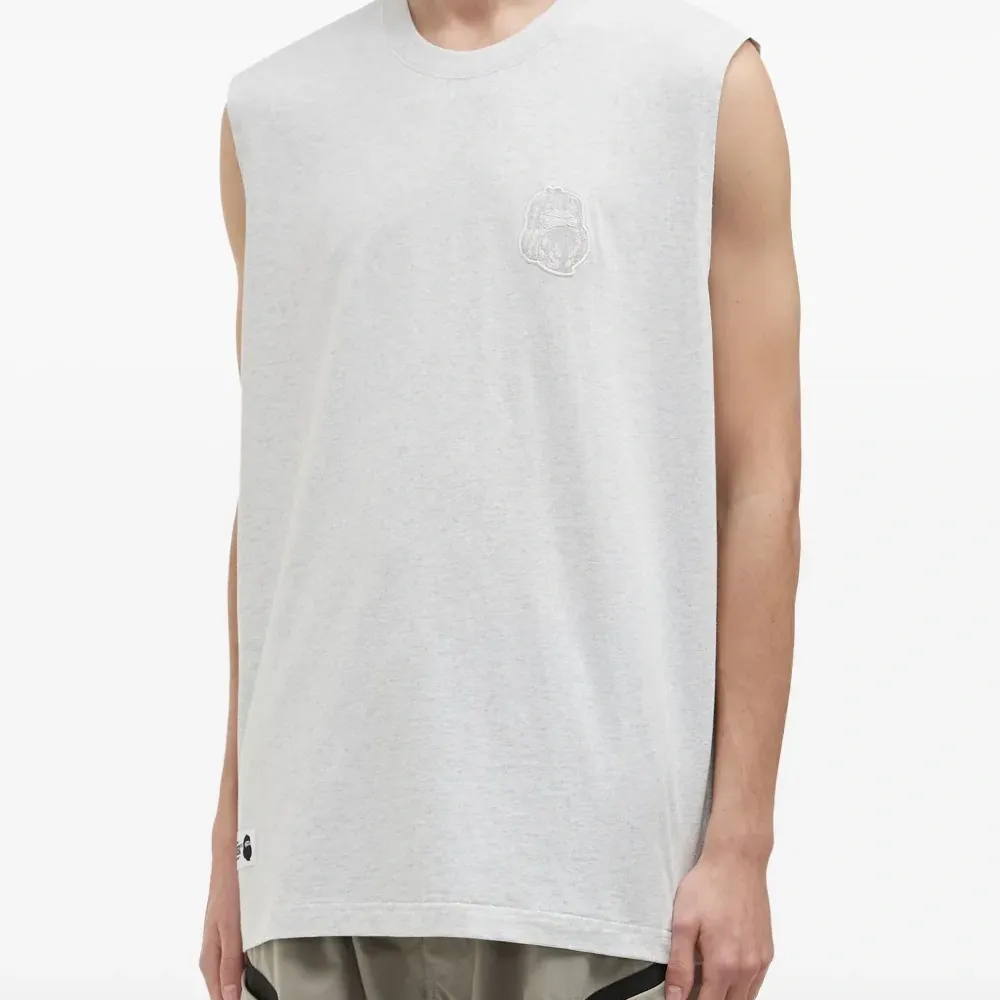 топ с вышитым логотипом