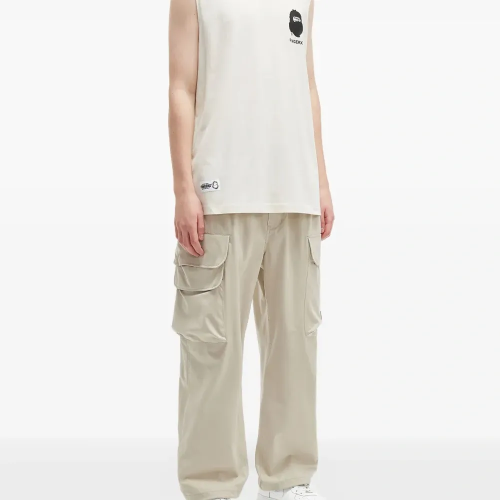 топ с графичным принтом