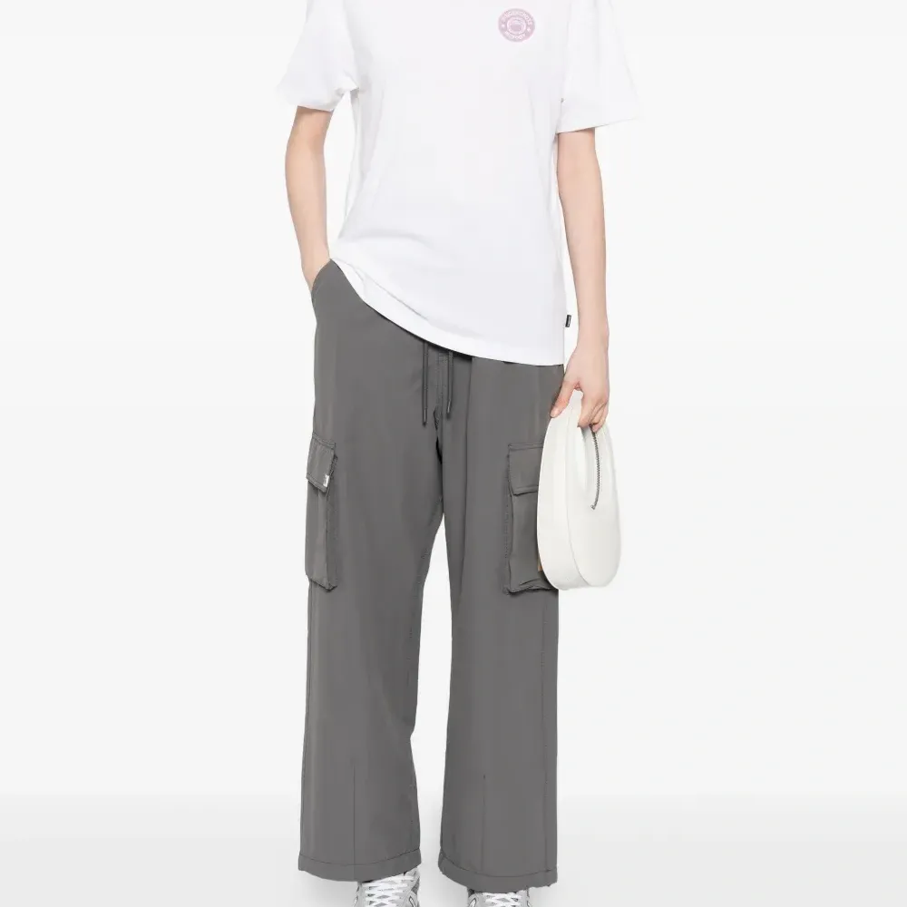 брюки с нашивкой-логотипом