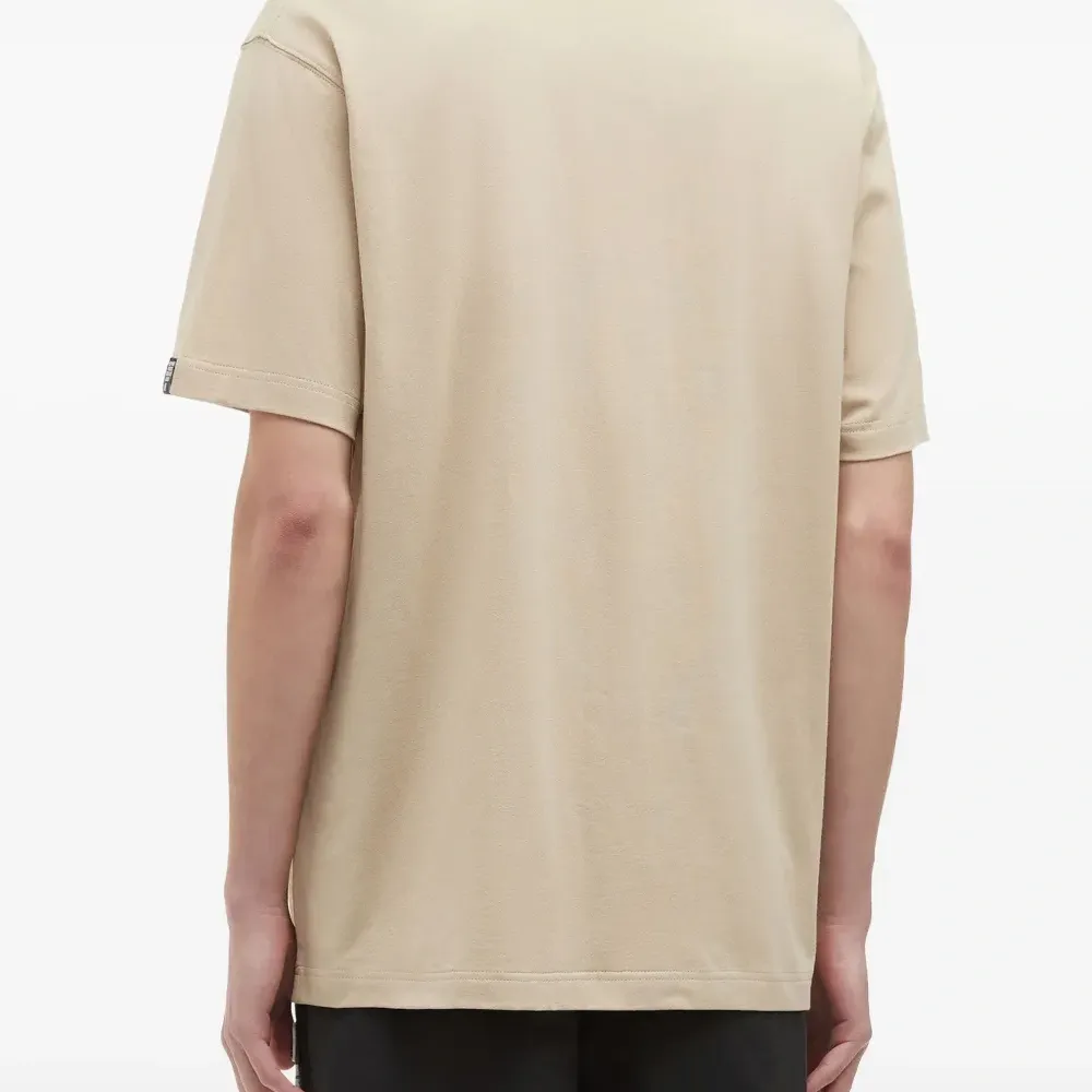 футболка с нашивкой