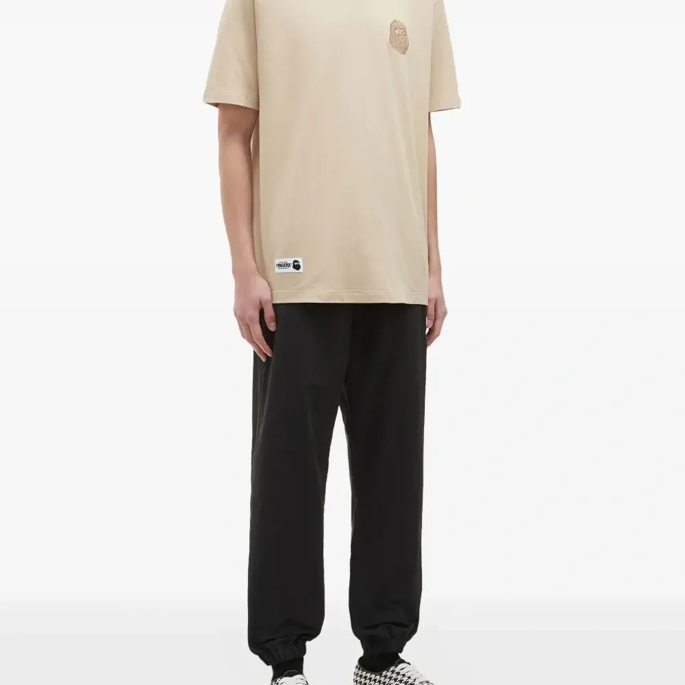 футболка с нашивкой