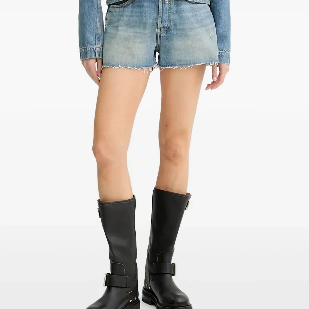 Джинсовые шорты с бахромой