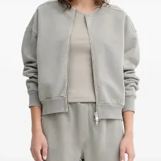 Толстовка на молнии с карманами
