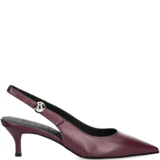 Туфли с заостренным носком и ремешком на пятке Туфли с заостренным носком и ремешком на пятке