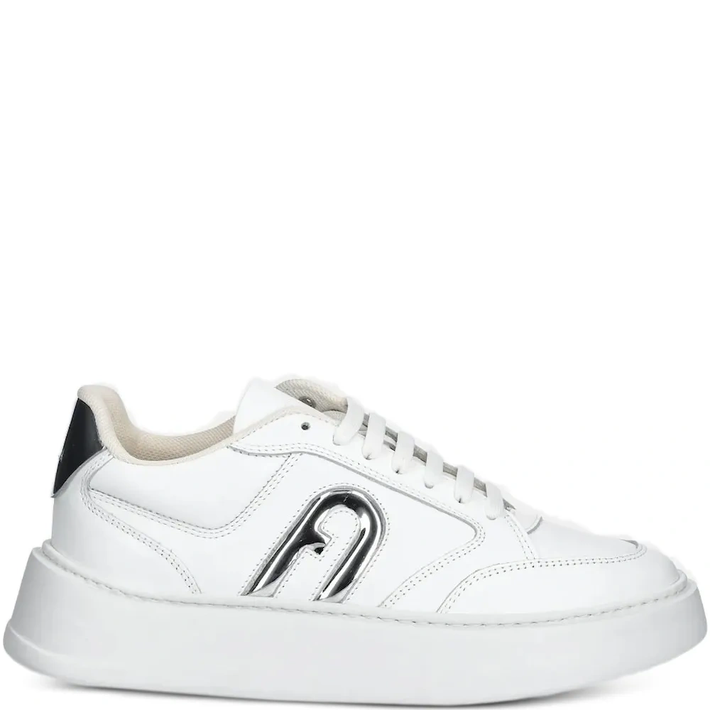 Слипоны на платформе с логотипом