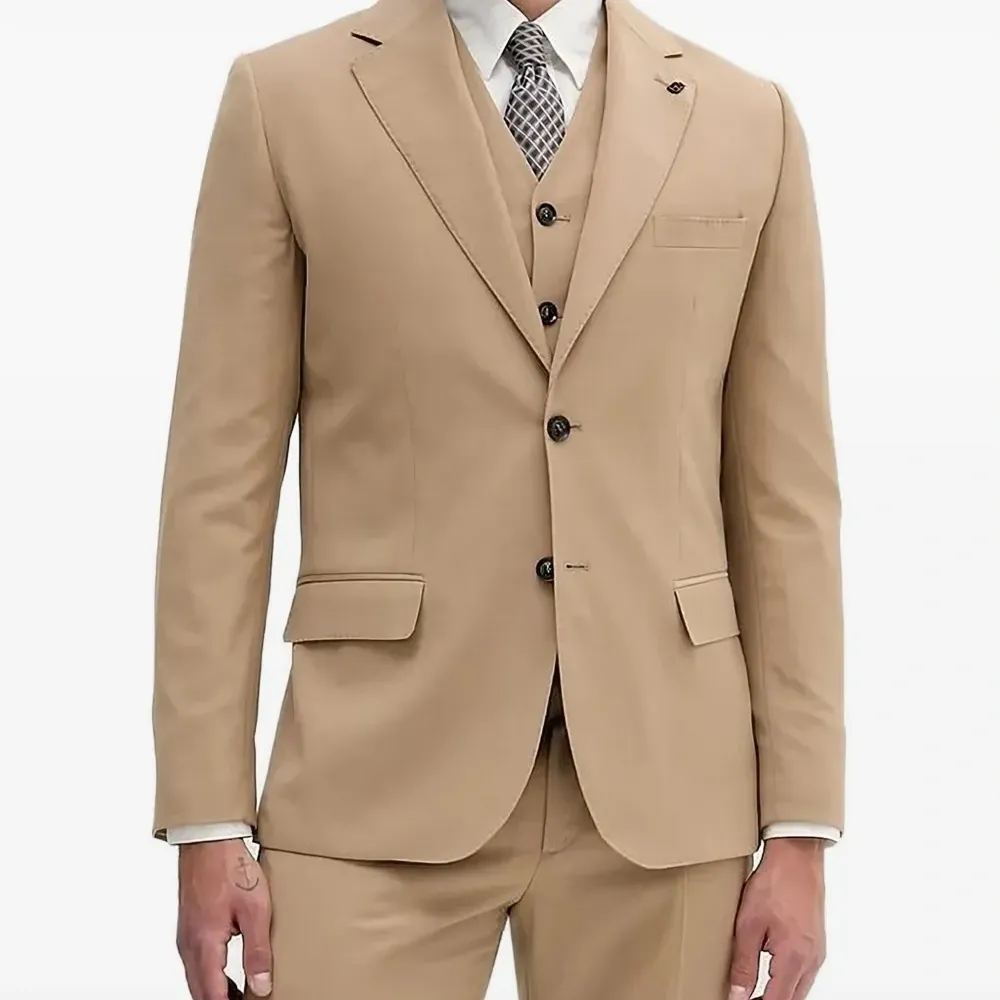 Костюмный жилет на пуговицах